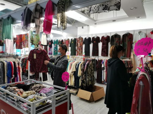 首屆春季外貿(mào)絲綢服裝商品購物節(jié)在美博匯時尚中心一層開賣