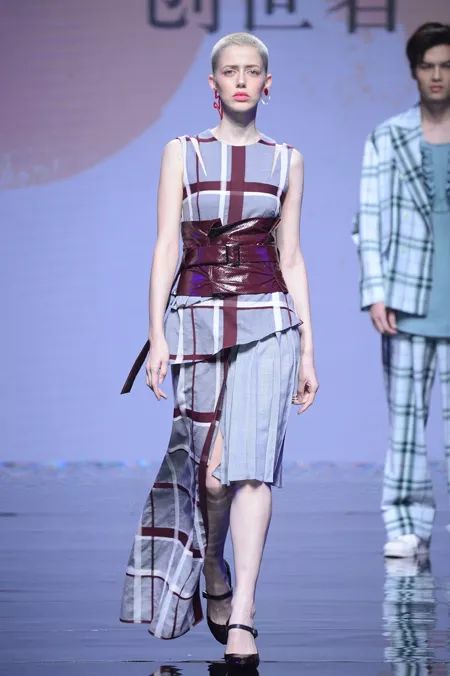 坐標大浪 時尚風云激蕩，潮流與創新共生——2019春夏中國紡織面料流行趨勢暨新銳設計師發布秀側記